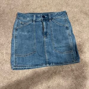 Super cute American eagle denim/jean mini skirt